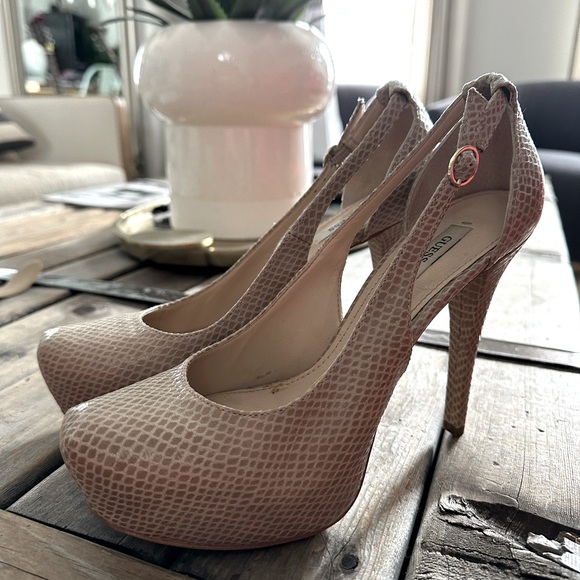 Nude snake print Guess Heels ( as new) - Picture 1 of 7